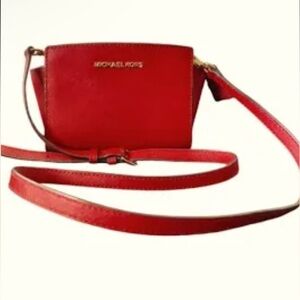 Michael Kors NWT Selma Mini Messenger Safiano Leather Crosdbody gold har…